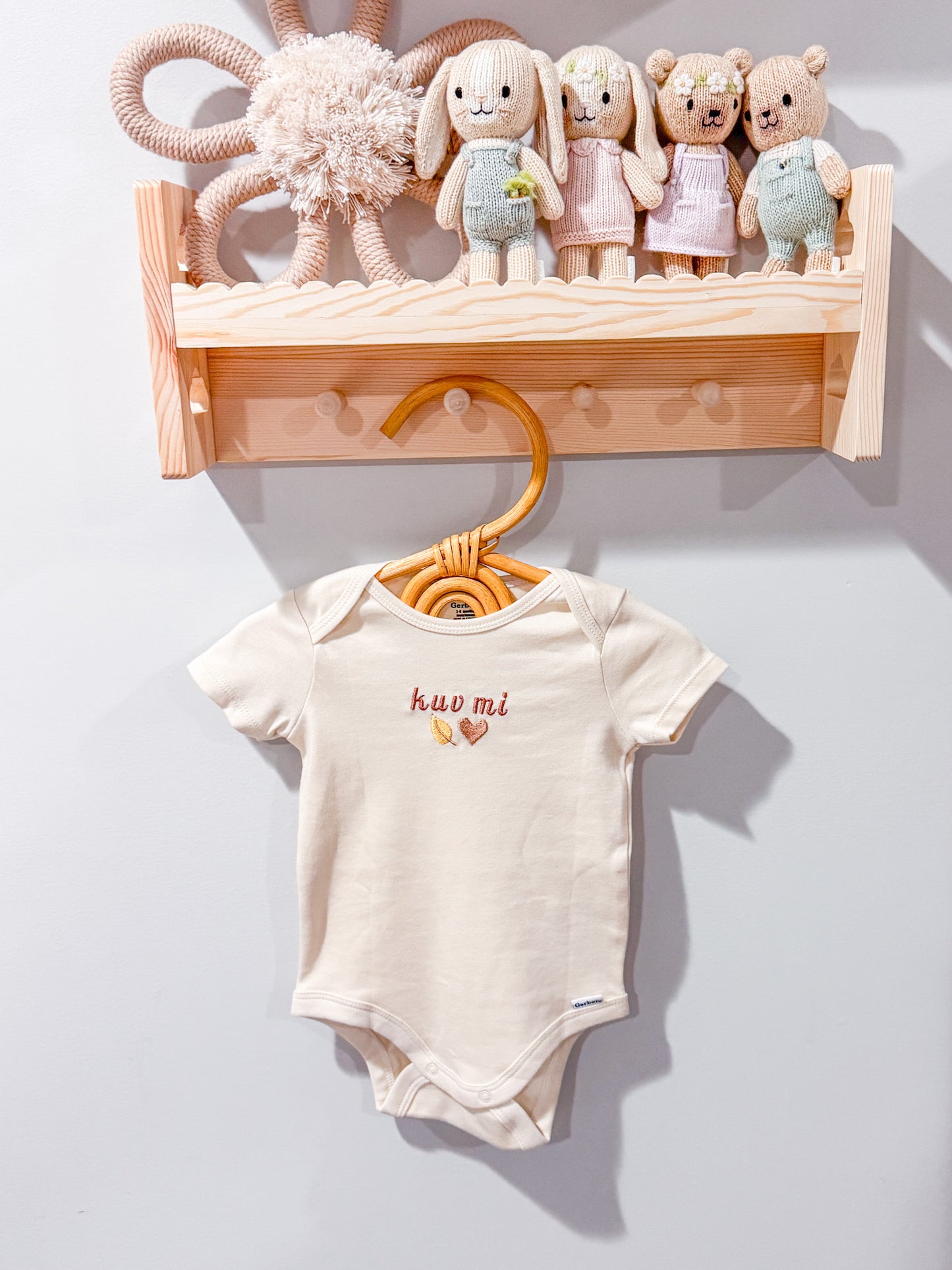 Kuv Mi Nplooj Siab Onesie