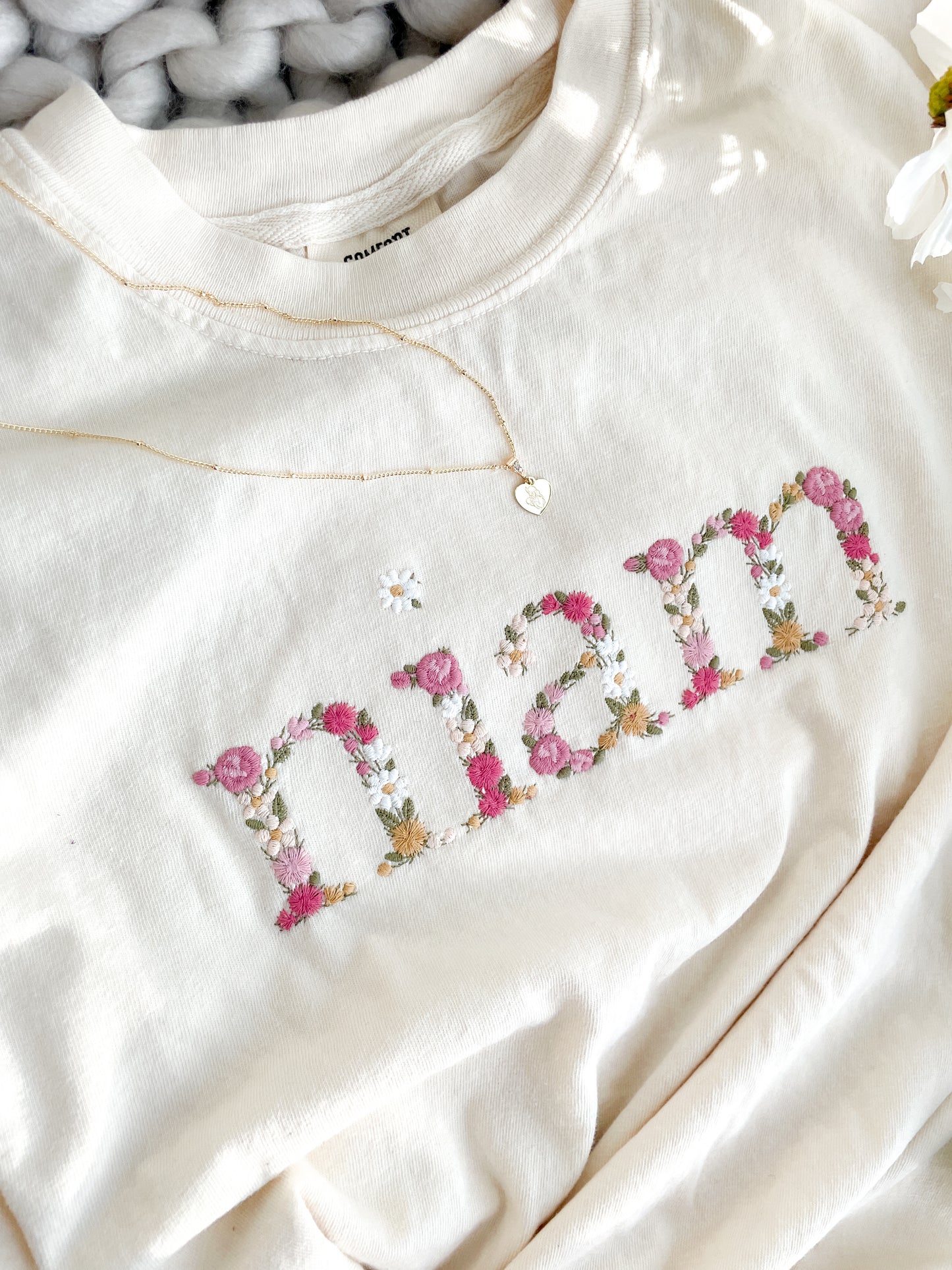 Floral Niam Embroidered T-shirt