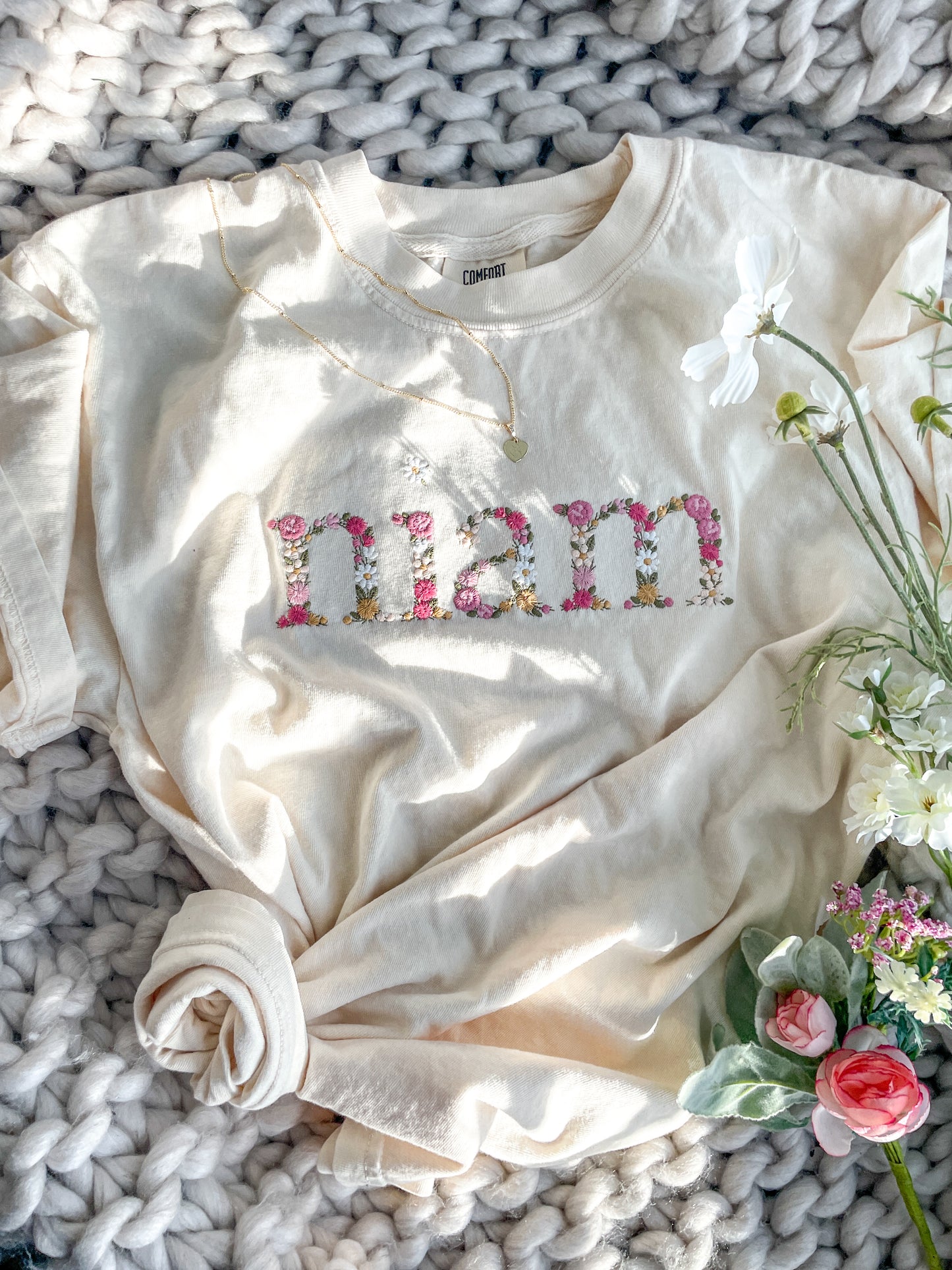 Floral Niam Embroidered T-shirt