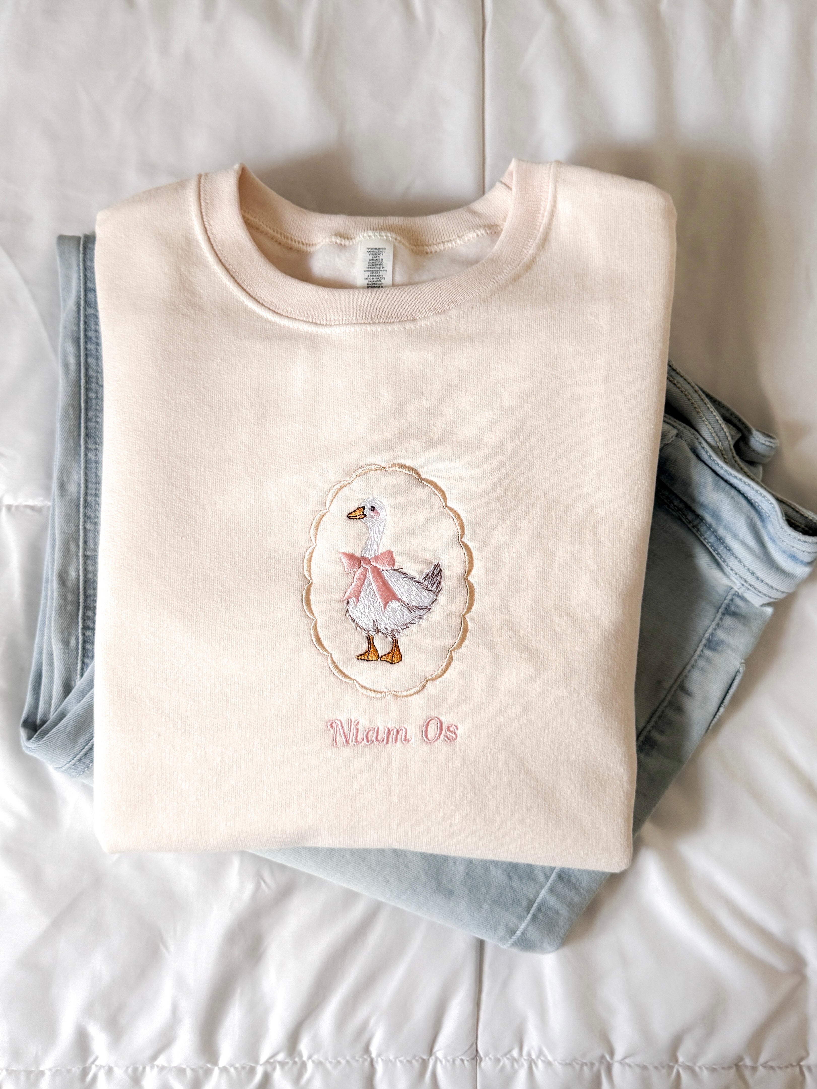 Niam Os (Mother Goose) Crewneck
