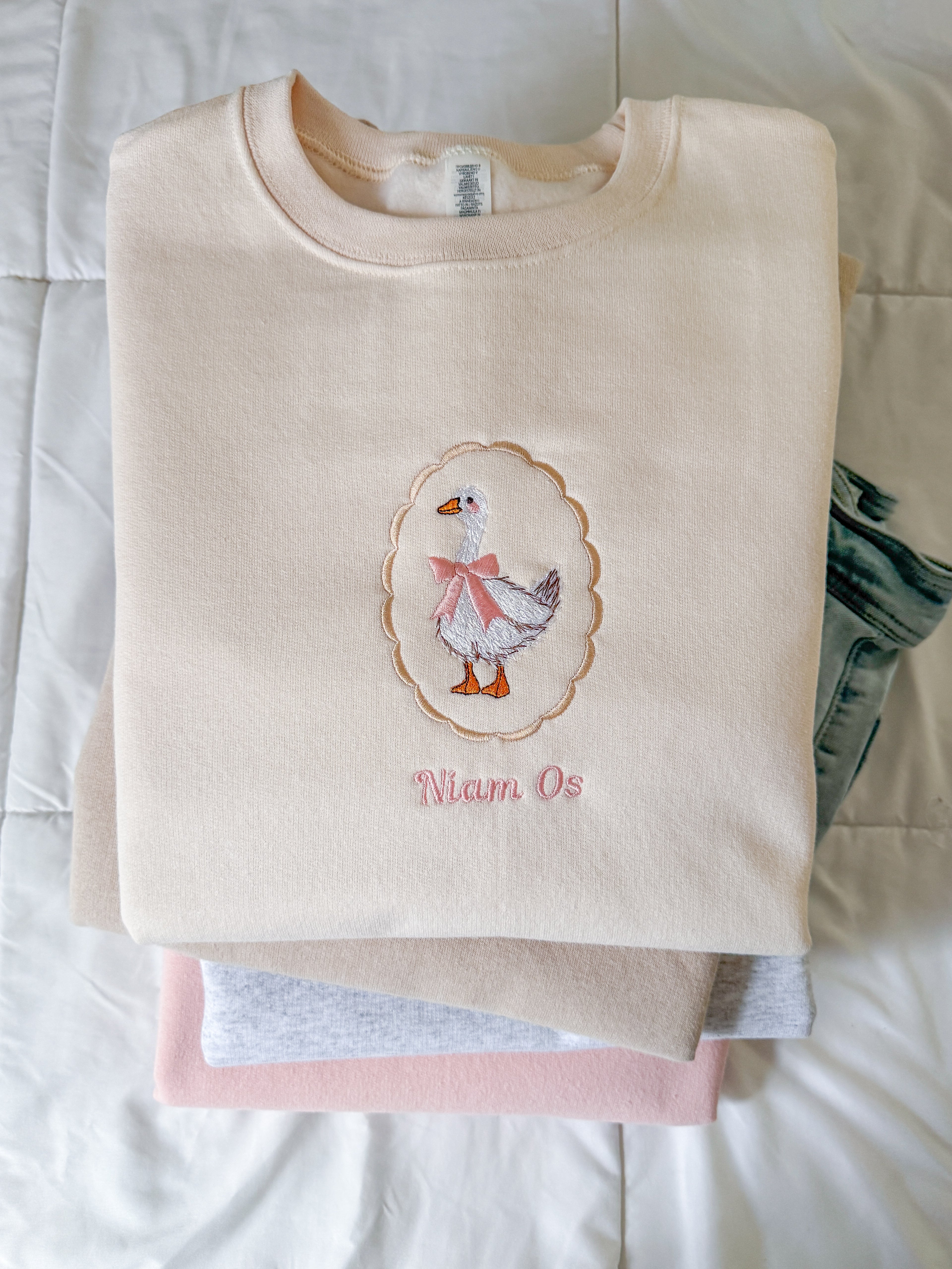 Niam Os (Mother Goose) Crewneck