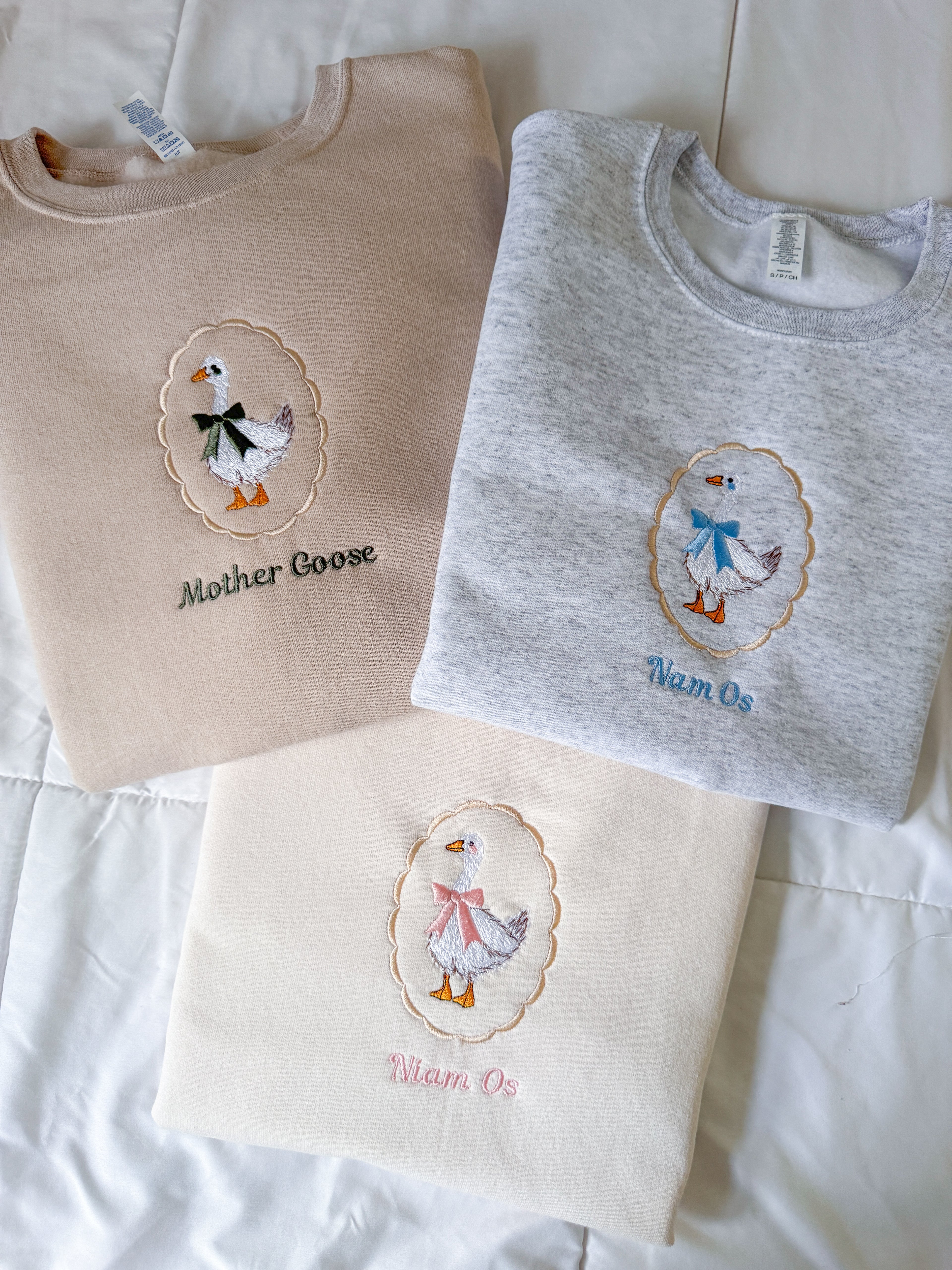 Niam Os (Mother Goose) Crewneck