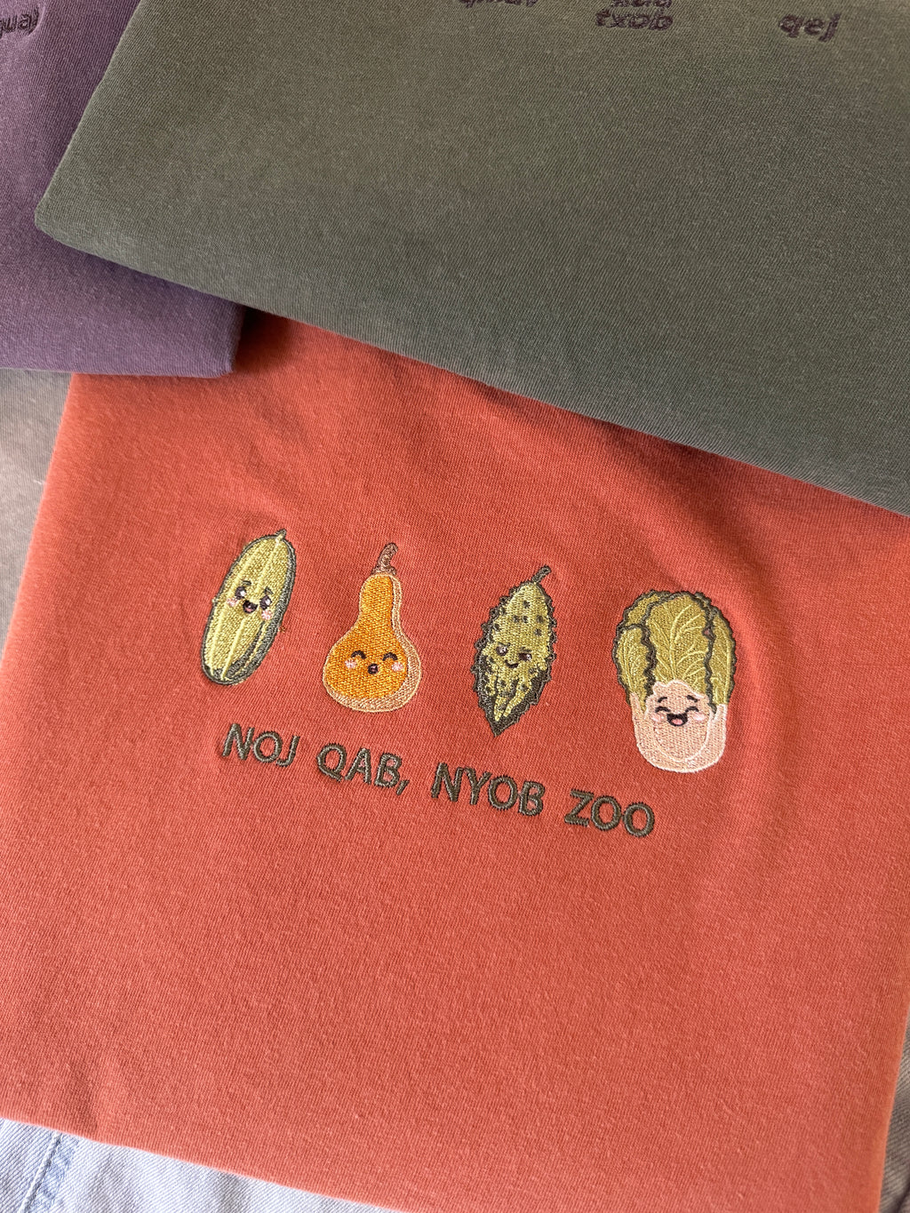 Noj Qab/Qaab, Nyob Zoo Tee
