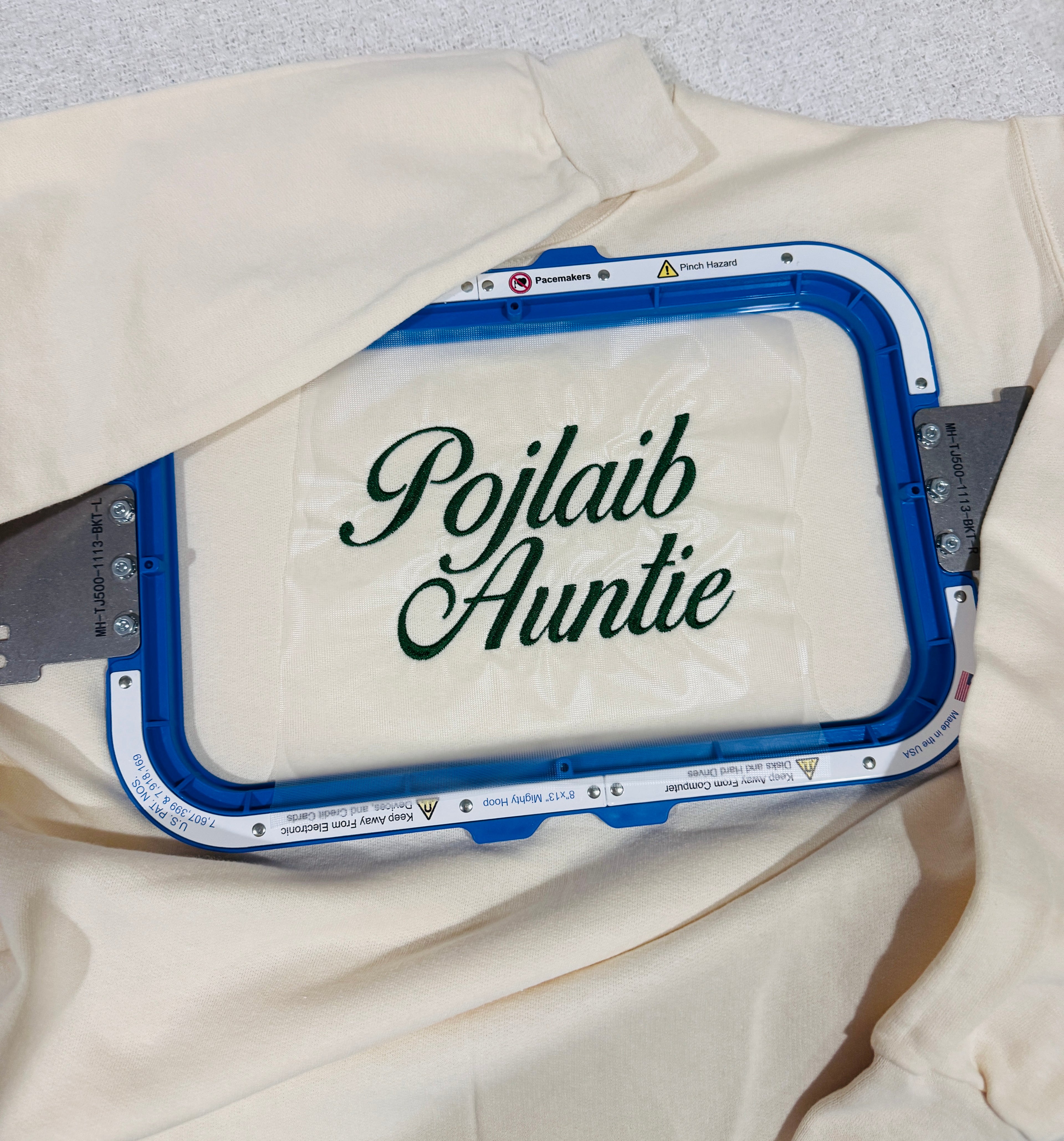 Pojlaib Auntie Crewneck
