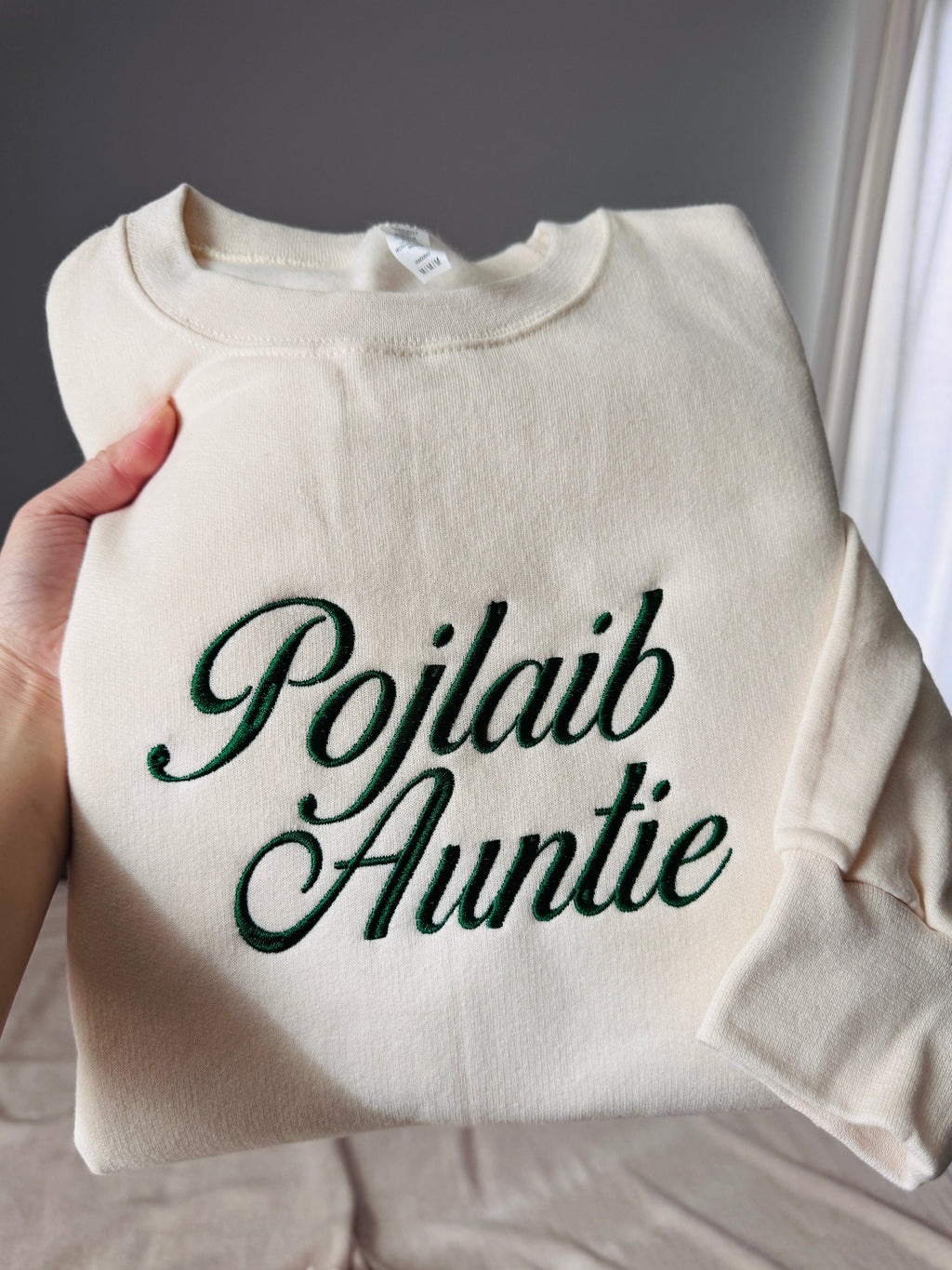 Pojlaib Auntie Crewneck